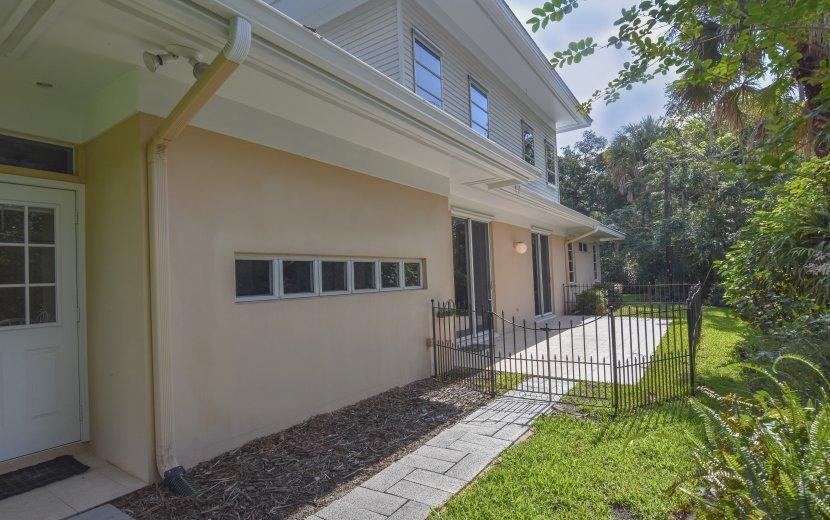 1514 Southeast Riverside Drive Stuart, FL 34996 - Photo 5 of 26 5