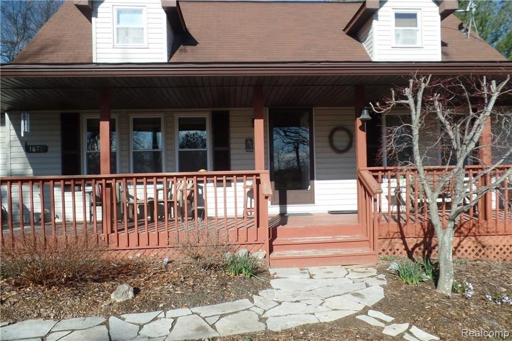 1876 Dutcher Road Howell, MI 48843 - Photo 2 of 24