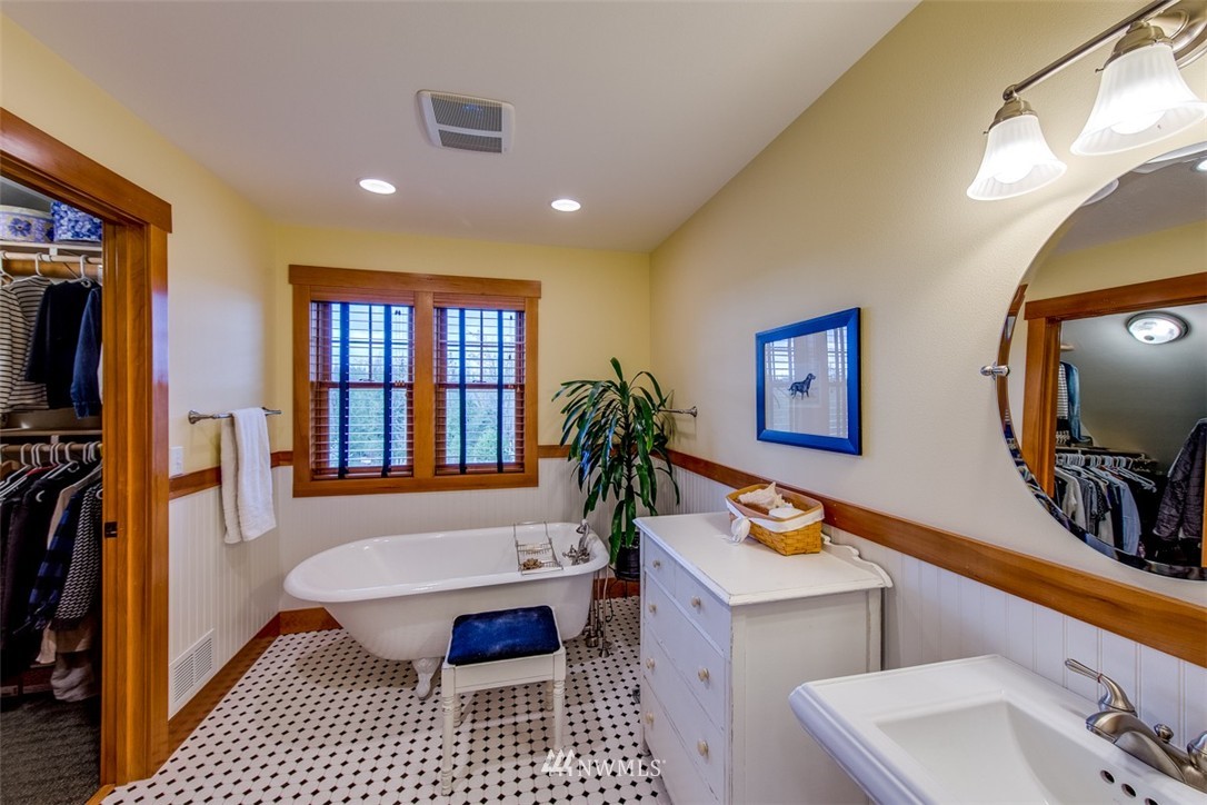 21656 Big Valley Road Northeast Poulsbo, WA 98370 - Photo 14 of 25 Gallery Image 14