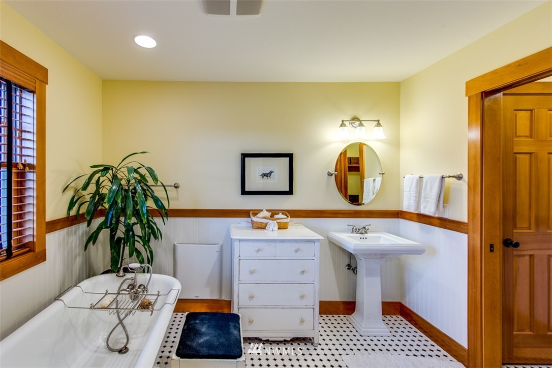 21656 Big Valley Road Northeast Poulsbo, WA 98370 - Photo 15 of 25 Gallery Image 15