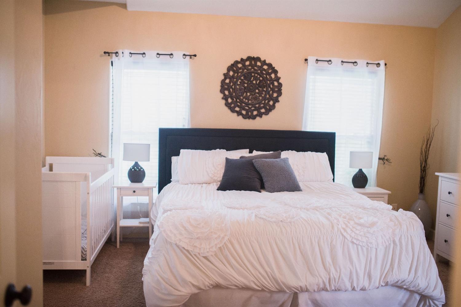 2005 Rabun Way Central Point, OR 97502 - Photo 14 of 27 spacious master bedroom