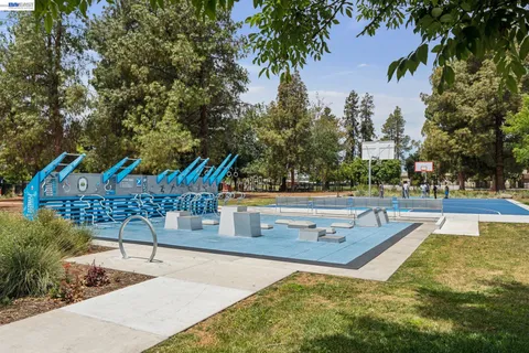 $499,000 | 26 Raintree Court, Unit 30, Hayward, CA 94544