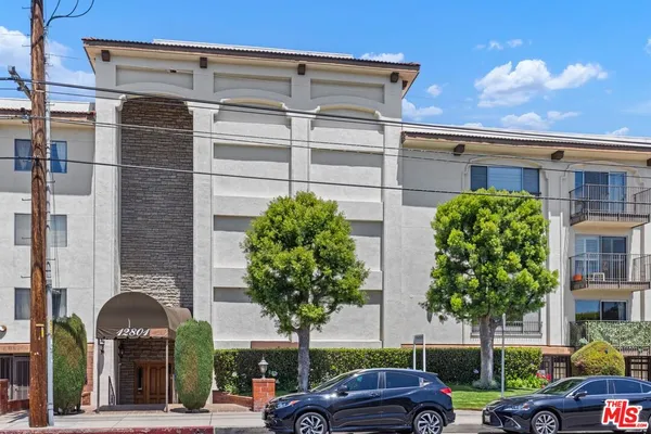 $3,250 | 12801 Moorpark Street, Unit 206, Studio City, CA 91604