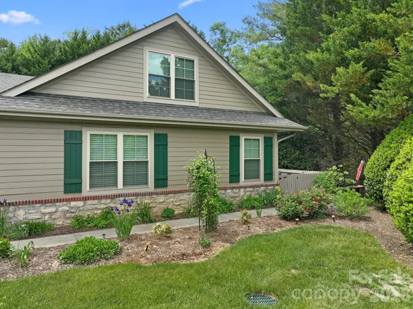 $485,000 | 11 Outlook Circle, Swannanoa, NC 28778