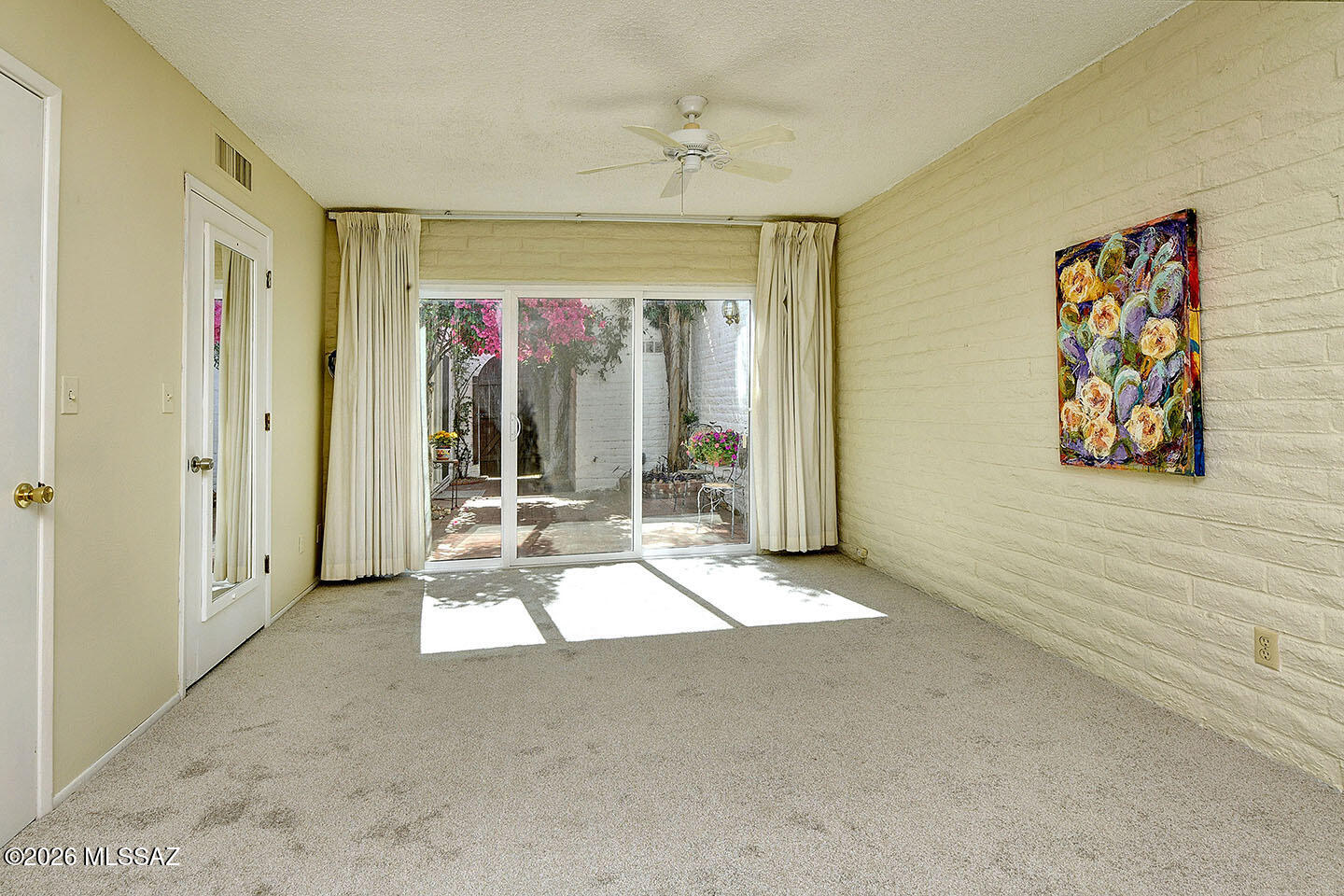 719 West Las Lomitas Road Tucson, AZ 85704 - Photo 24 of 44 a view of a hallway with wooden floor and windows
