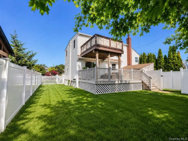 42 Marbourne Road Bethpage, NY 11714 - Photo 2 of 35 Gallery Image 2
