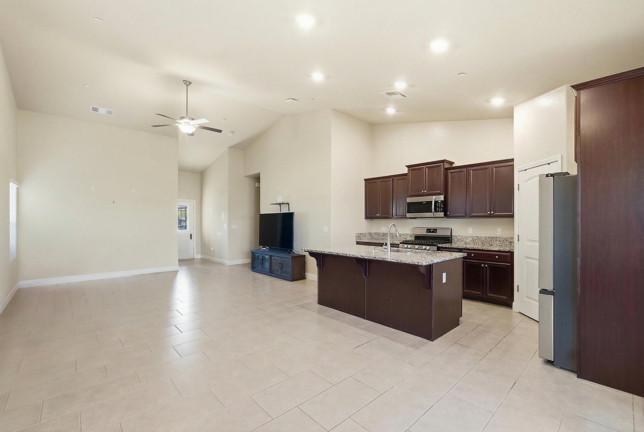 636 Castellina Street Lemoore, CA 93245 - Photo 6 of 31 636 Castellina St. Lemoore-32