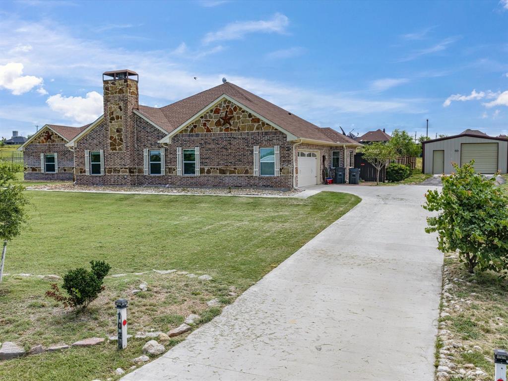 1032 Justin Drive Springtown, TX 76082 - Photo 2 of 40