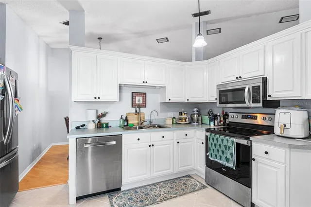 $2,575 | 7604 Castlebay Court, Orlando, FL 32835