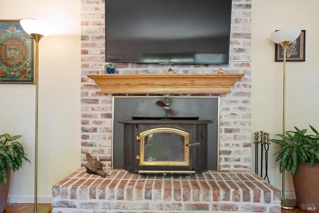 a close view of a fireplace in a room