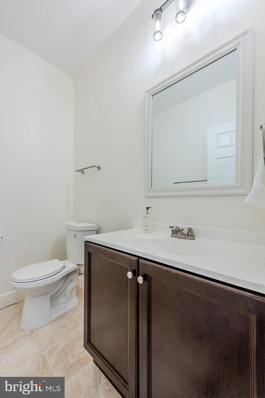 12300 Braddock Road Fairfax, VA 22030 - Photo 30 of 70 a bathroom with a toilet a sink and mirror