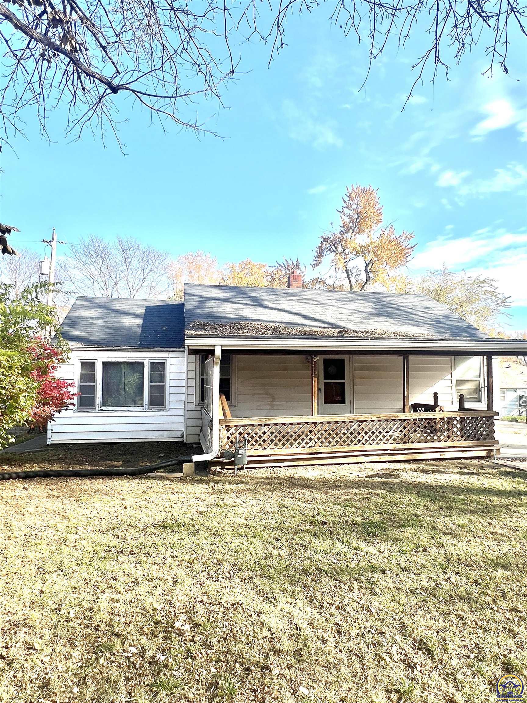 614 Southwest Webster Avenue Topeka, KS 66606 - Photo 2 of 14