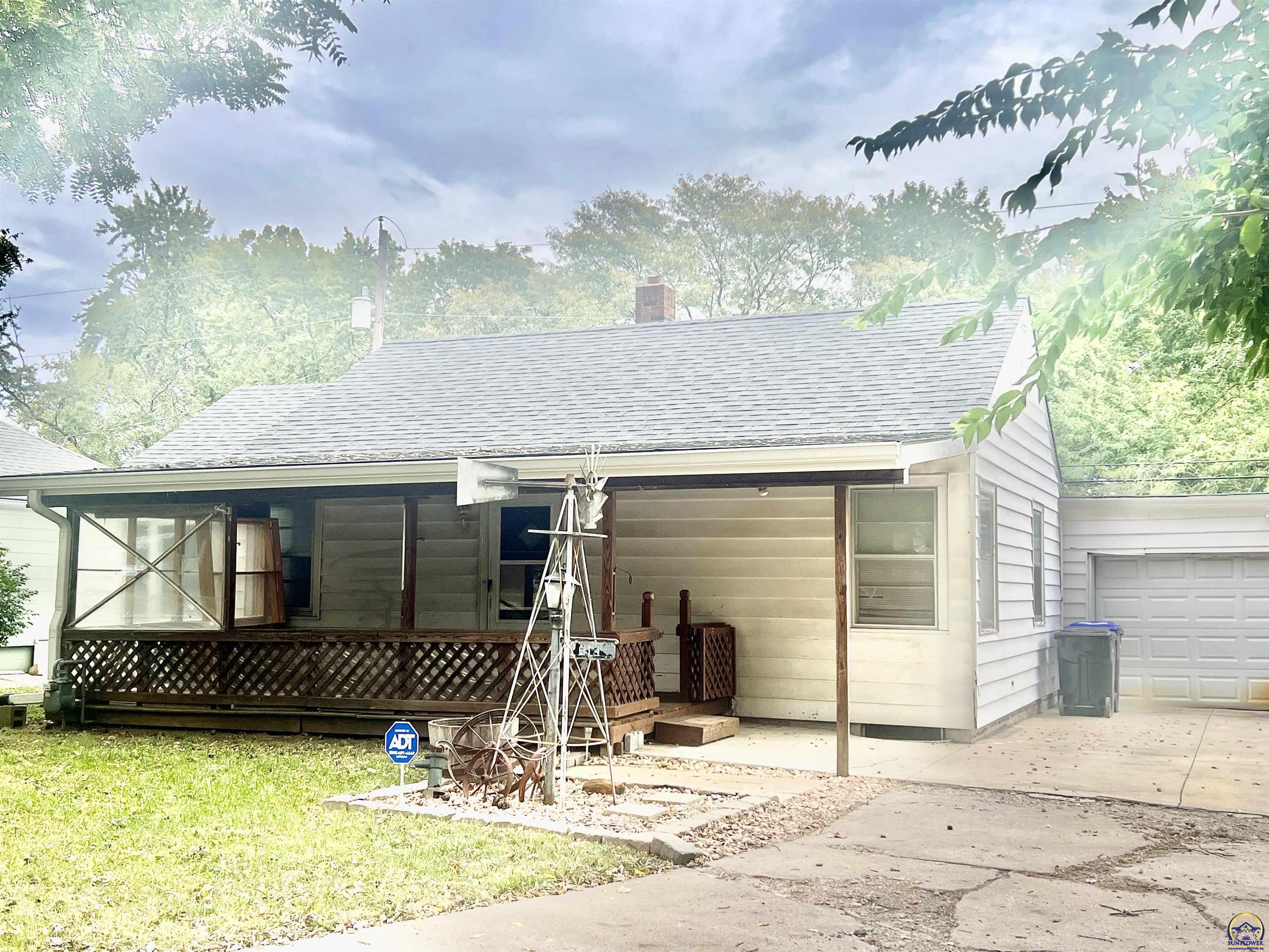 614 Southwest Webster Avenue Topeka, KS 66606 - Photo 4 of 14