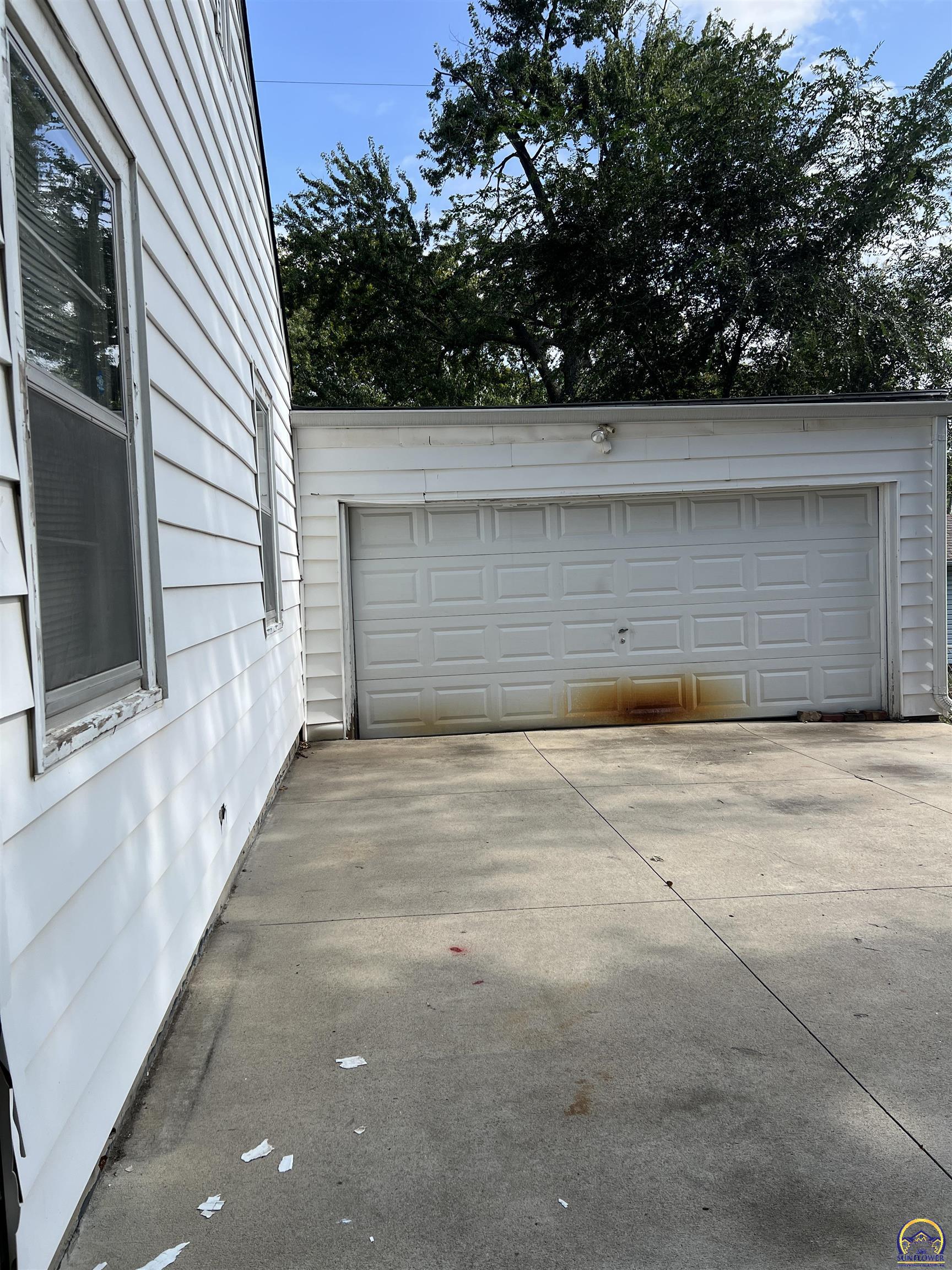 614 Southwest Webster Avenue Topeka, KS 66606 - Photo 5 of 14