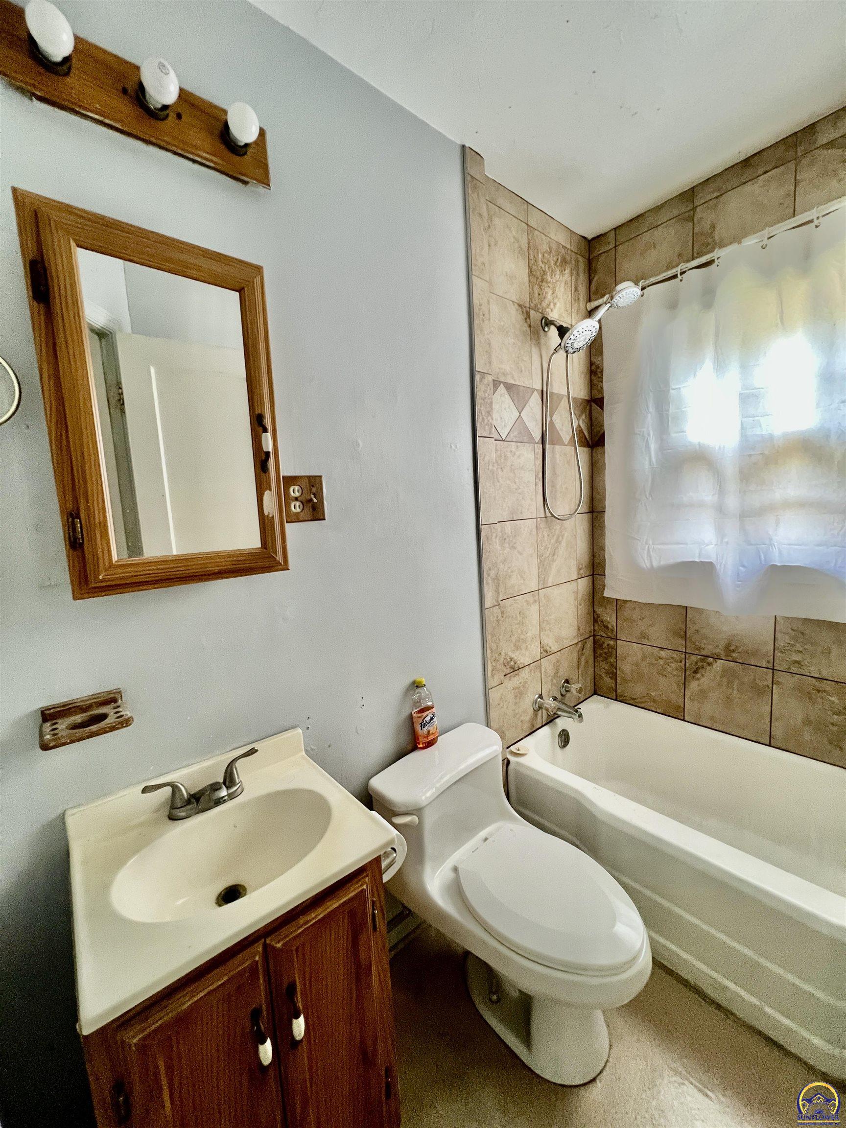 614 Southwest Webster Avenue Topeka, KS 66606 - Photo 8 of 14