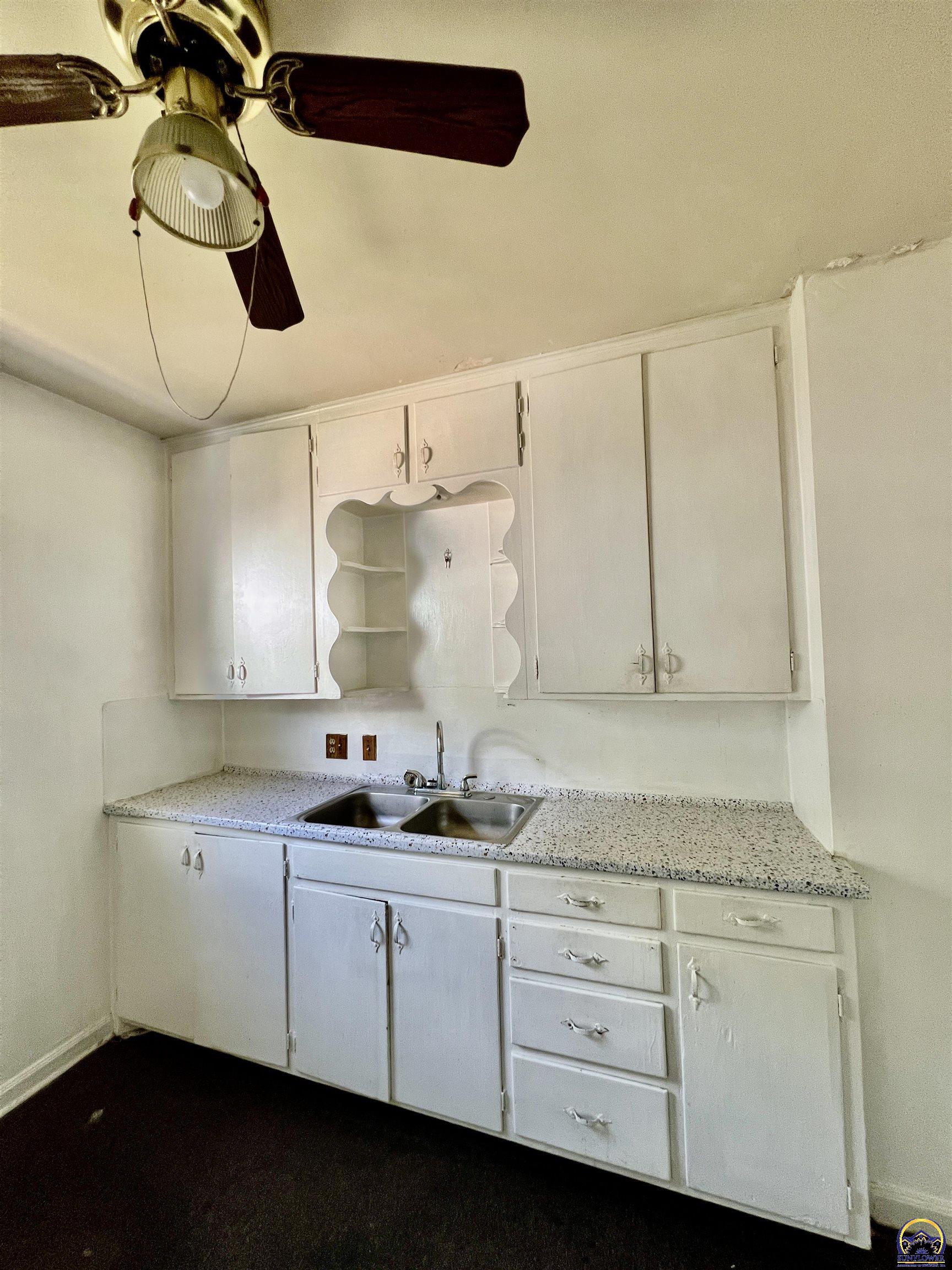 614 Southwest Webster Avenue Topeka, KS 66606 - Photo 9 of 14