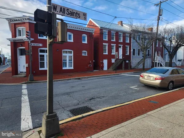 a car parked in front of a building