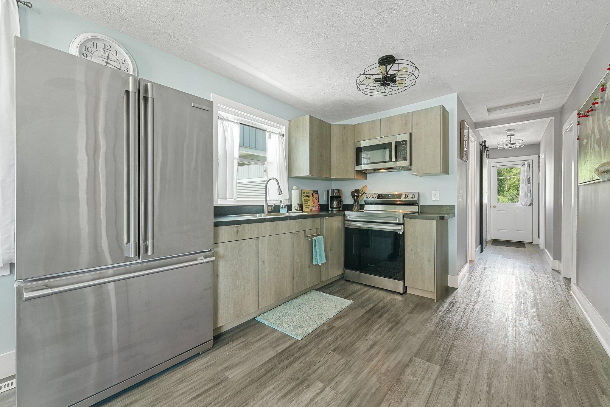 1029 East Front Street Traverse City, MI 49686 - Photo 6 of 37 1935536-9e68ac33-dfce-4e17-a1be-ce726e9bbe2b.JPG
