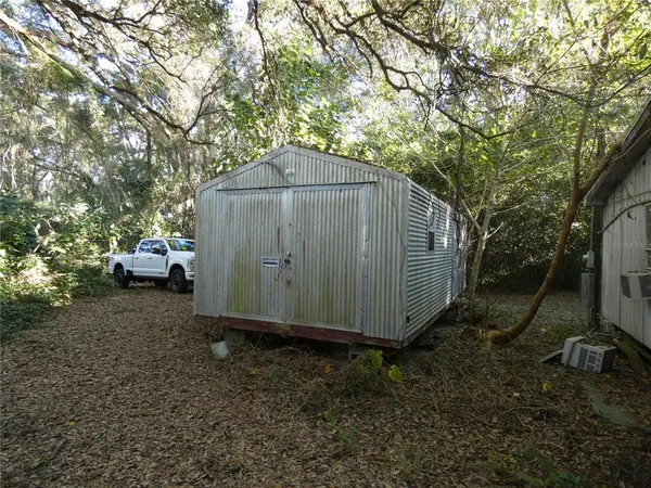 a small barn in the middle of a yard