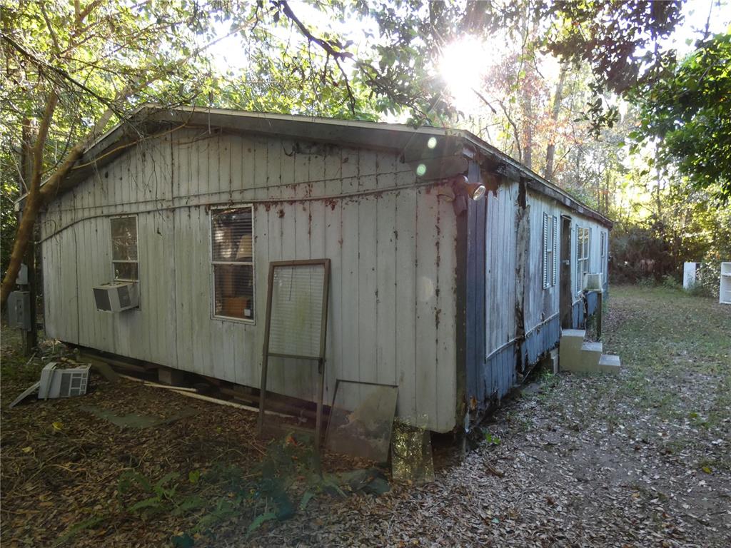 13701 Mockingbird Lane Citra, FL 32113 - Photo 3 of 10 a backyard of a house with lots of green space