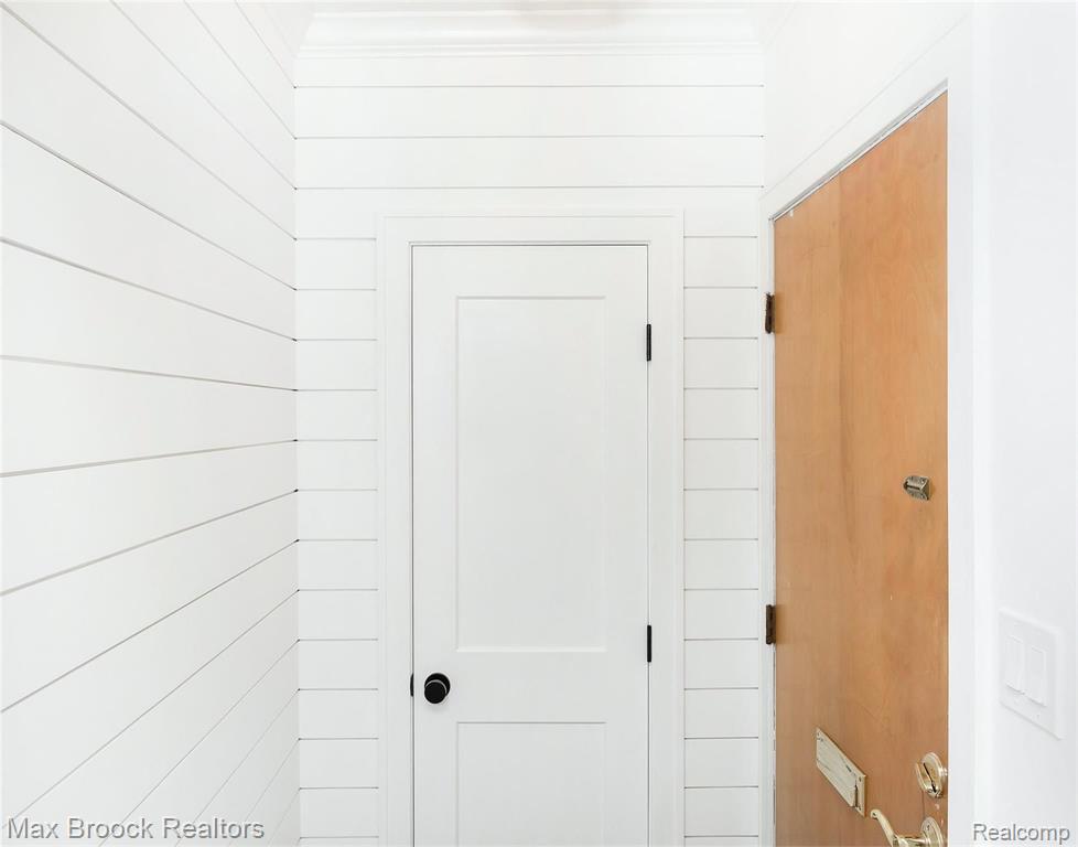 18346 Beverly Road Beverly Hills, MI 48025 - Photo 4 of 36