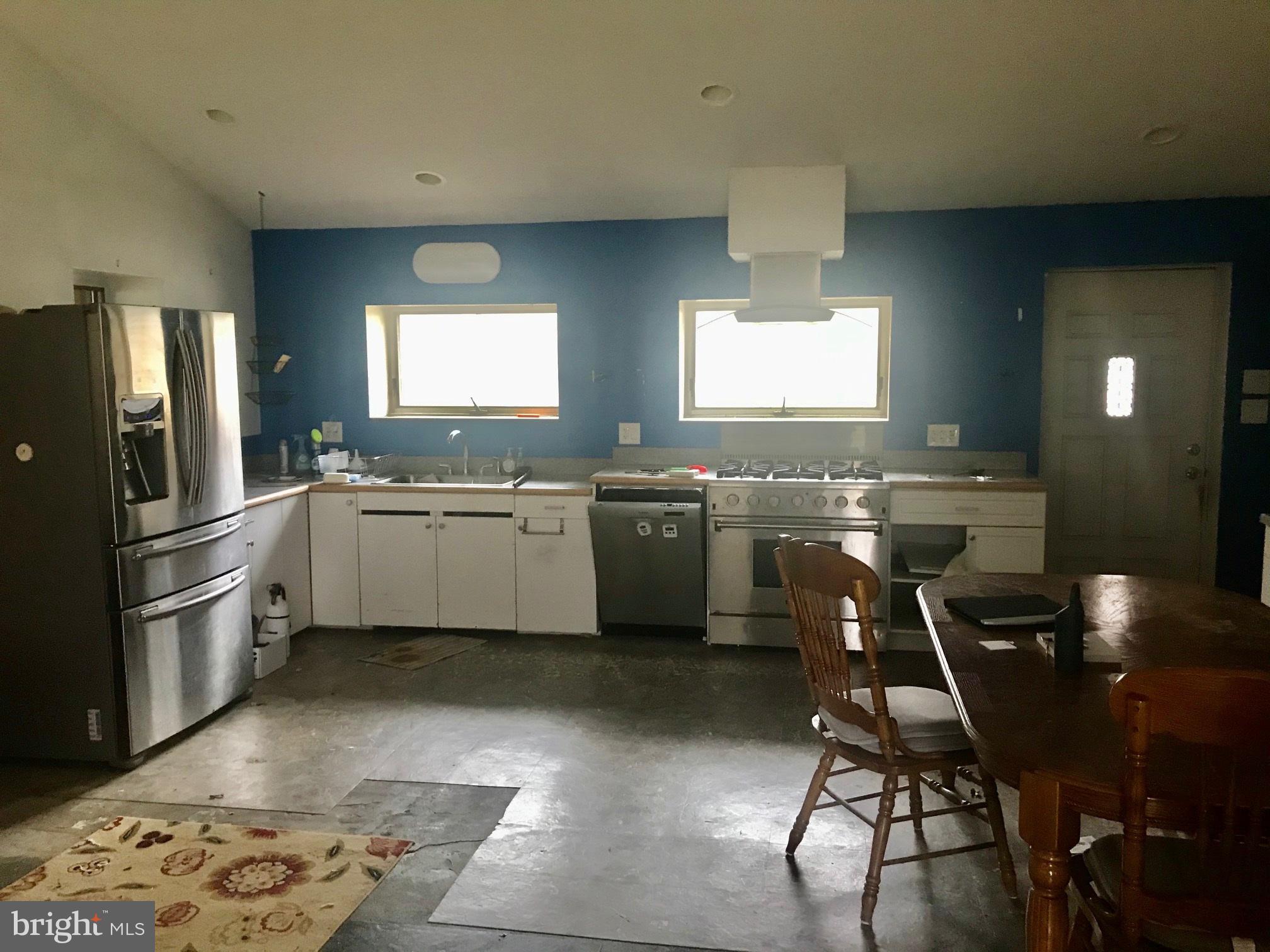 47 Highbridge Road Trenton, NJ 08620 - Photo 2 of 15 Kitchen