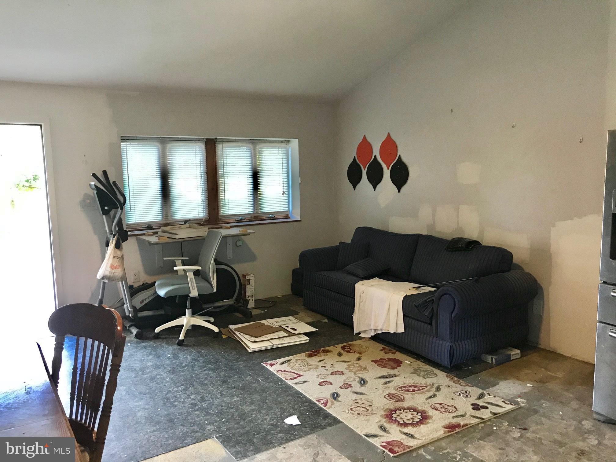 47 Highbridge Road Trenton, NJ 08620 - Photo 5 of 15 Living room