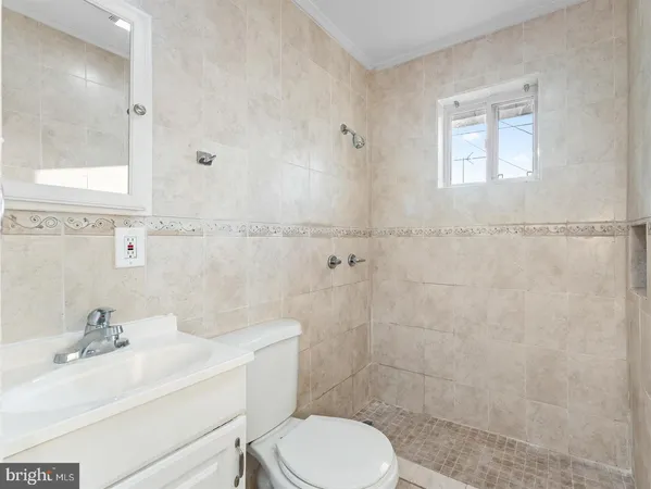 $2,400 | 252 G Street, Carneys Point, NJ 08069