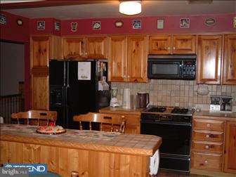 1372 Foster Road Warminster, PA 18974 - Photo 3 of 6 Kitchen