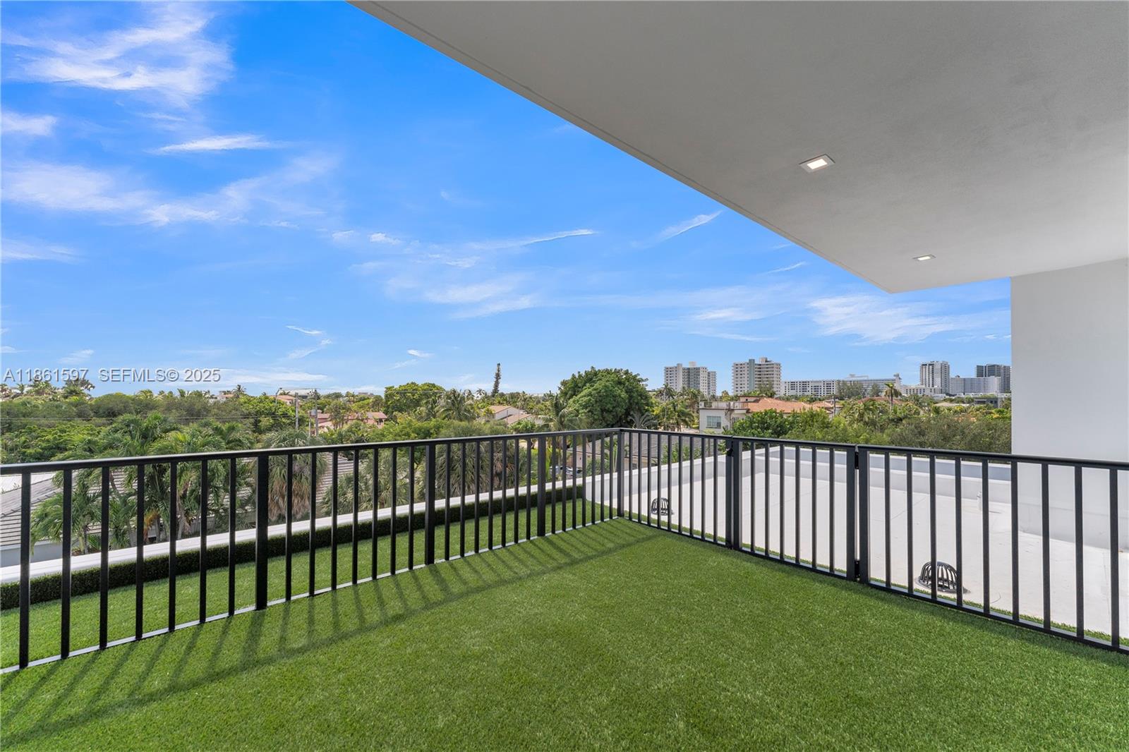 3205 Leigh Road Pompano Beach, FL 33062 - Photo 40 of 49 rooftop