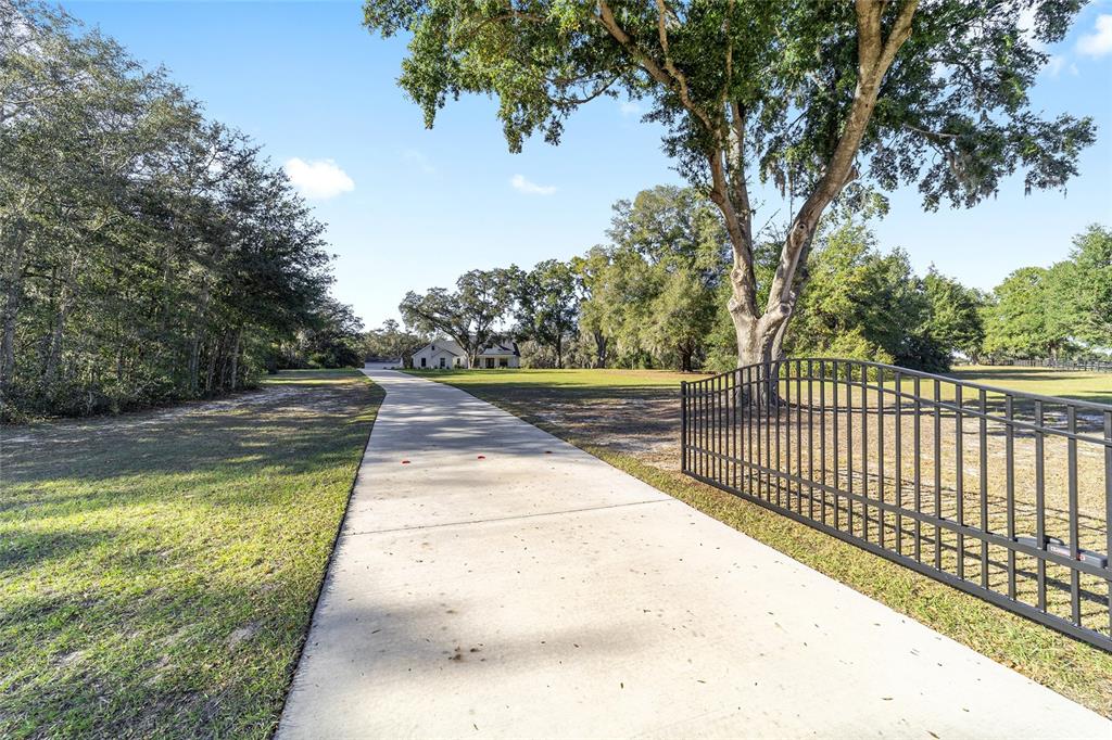 11638 Southeast 101st Court Road Belleview, FL 34420 - Photo 6 of 96