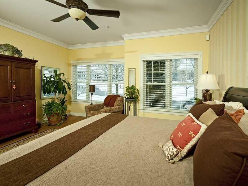 100 Shepard's Cove Road, Unit K2 Kittery, ME 03904 - Photo 12 of 24 Bedroom. Spacious, bright bedroom...