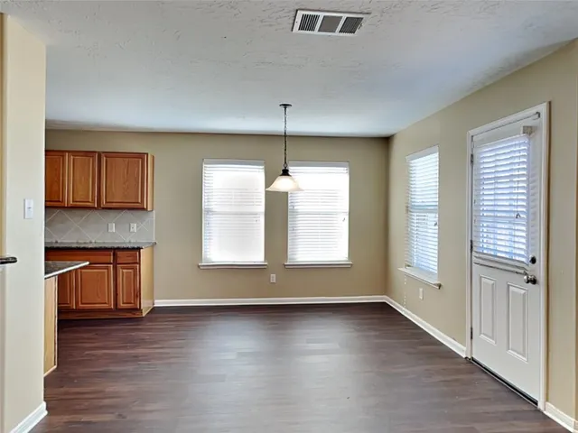 $2,245 | 913 Almond Street, Baytown, TX 77521