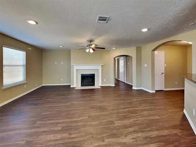 $2,245 | 913 Almond Street, Baytown, TX 77521