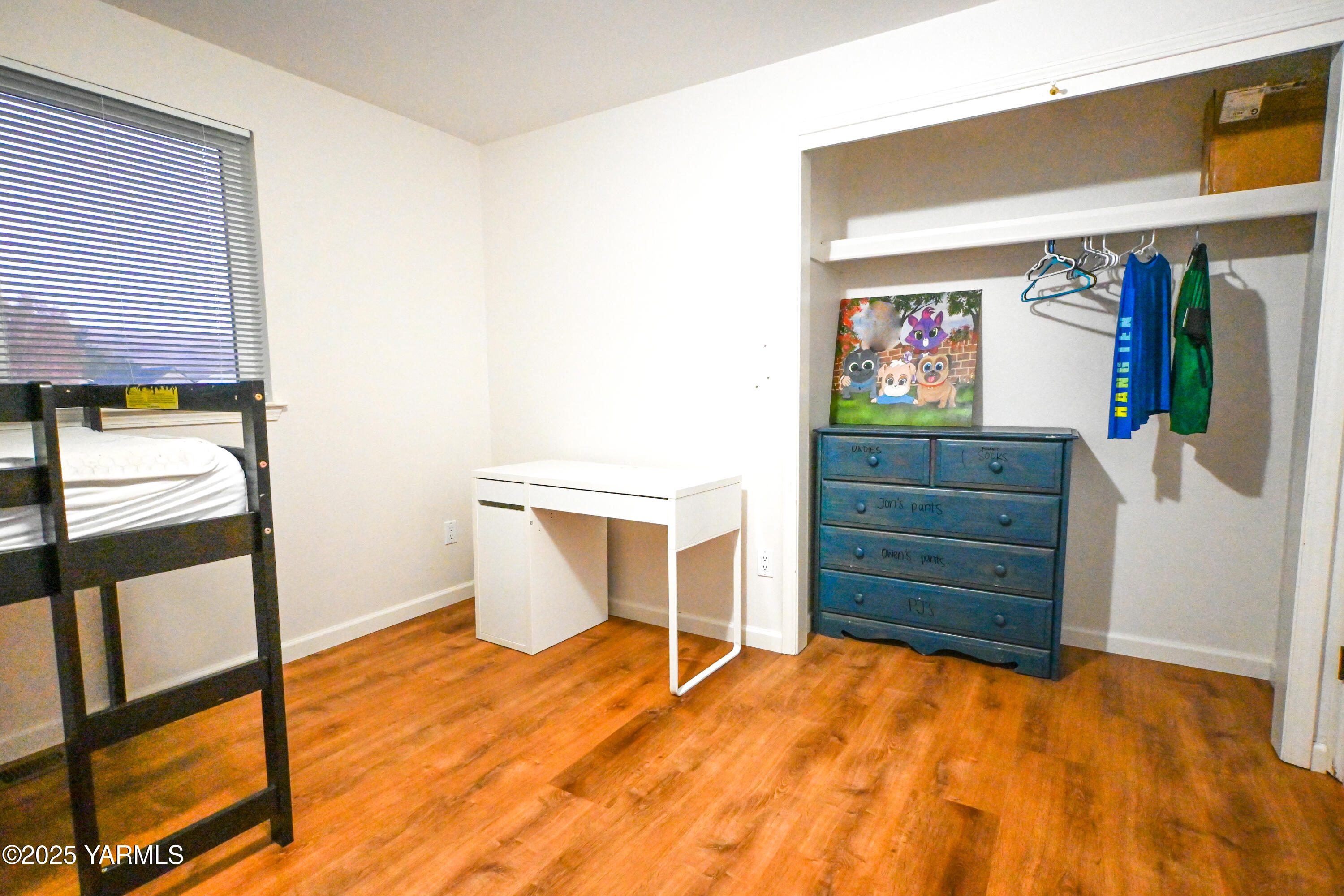 9621 Meadowbrook Road Yakima, WA 98903 - Photo 18 of 41 a view of a room with furniture and window