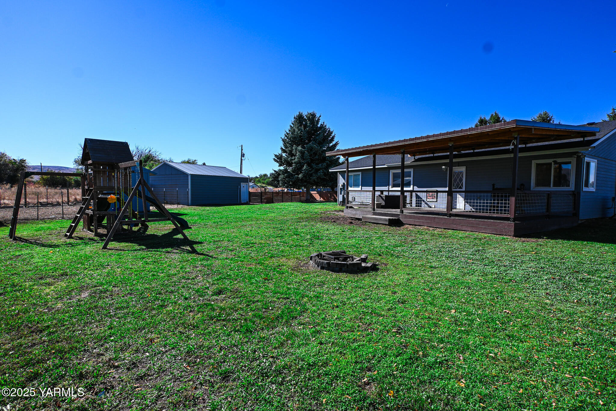 9621 Meadowbrook Road Yakima, WA 98903 - Photo 36 of 41 a view of a chair and table in backyard of the house