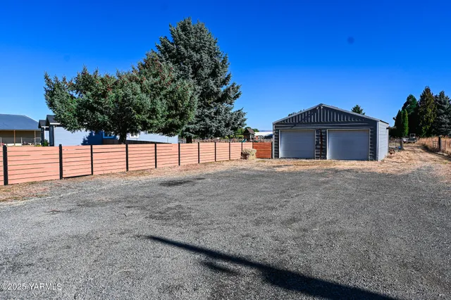 $560,000 | 9621 Meadowbrook Road, Yakima, WA 98903