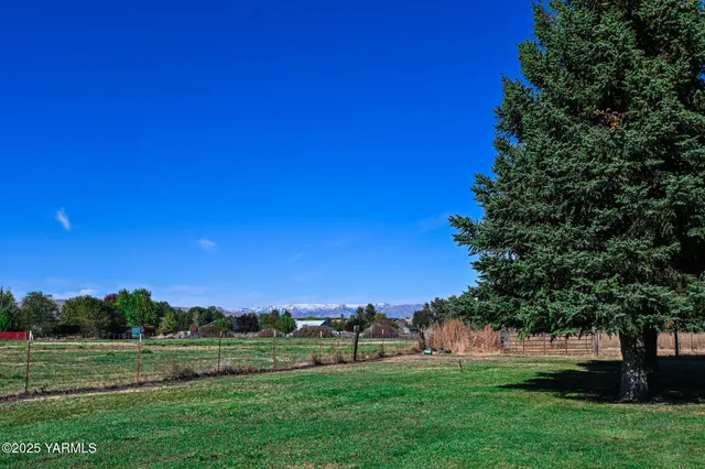 $560,000 | 9621 Meadowbrook Road, Yakima, WA 98903