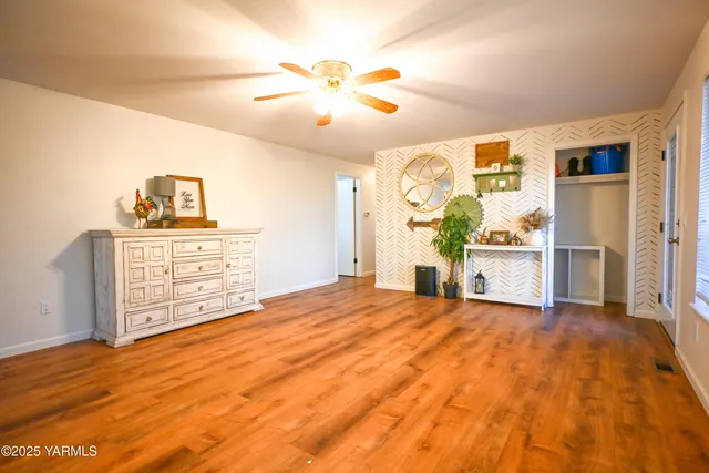 a view of a bedroom with cabinet and cabinet