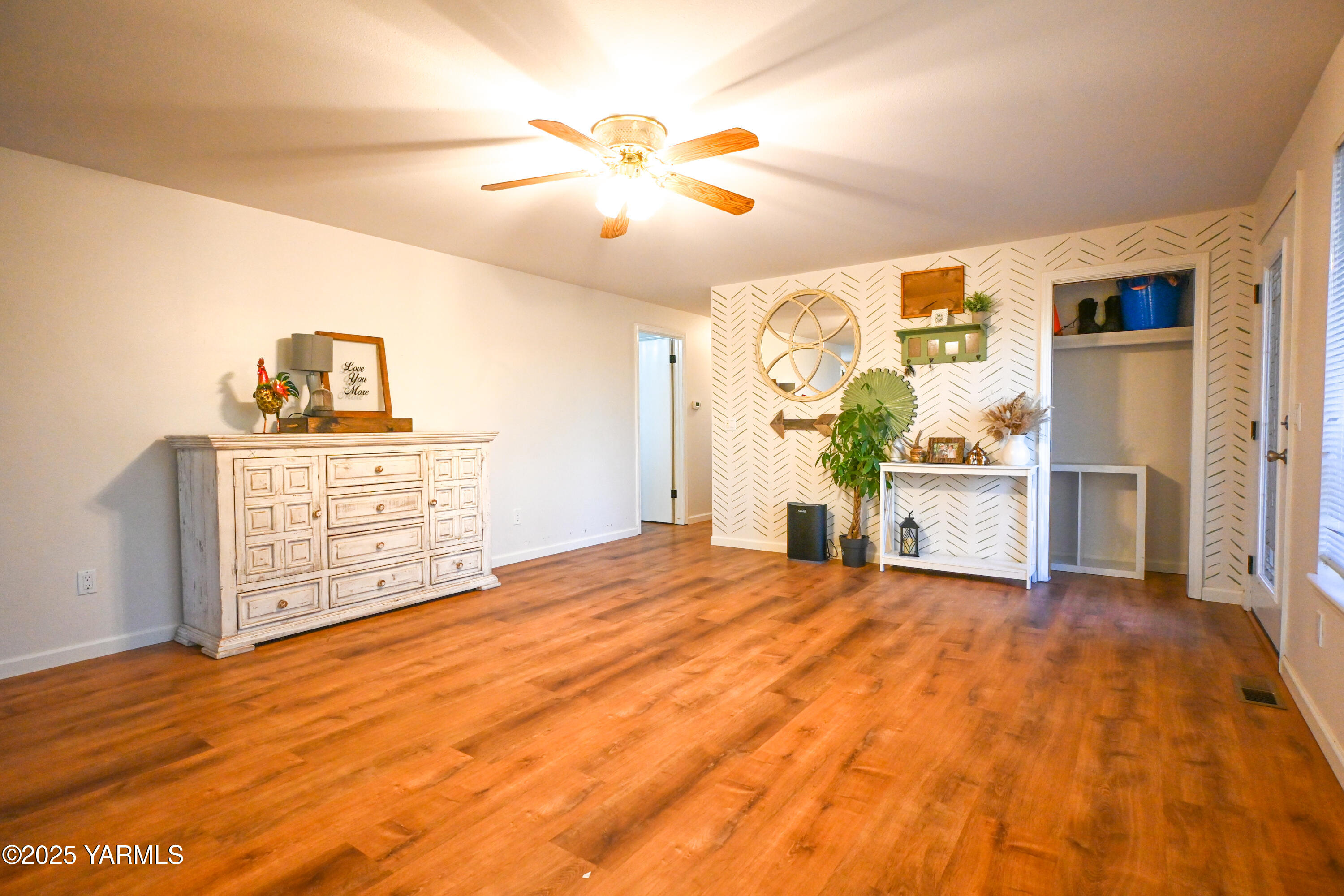 9621 Meadowbrook Road Yakima, WA 98903 - Photo 4 of 41 a view of a bedroom with cabinet and cabinet