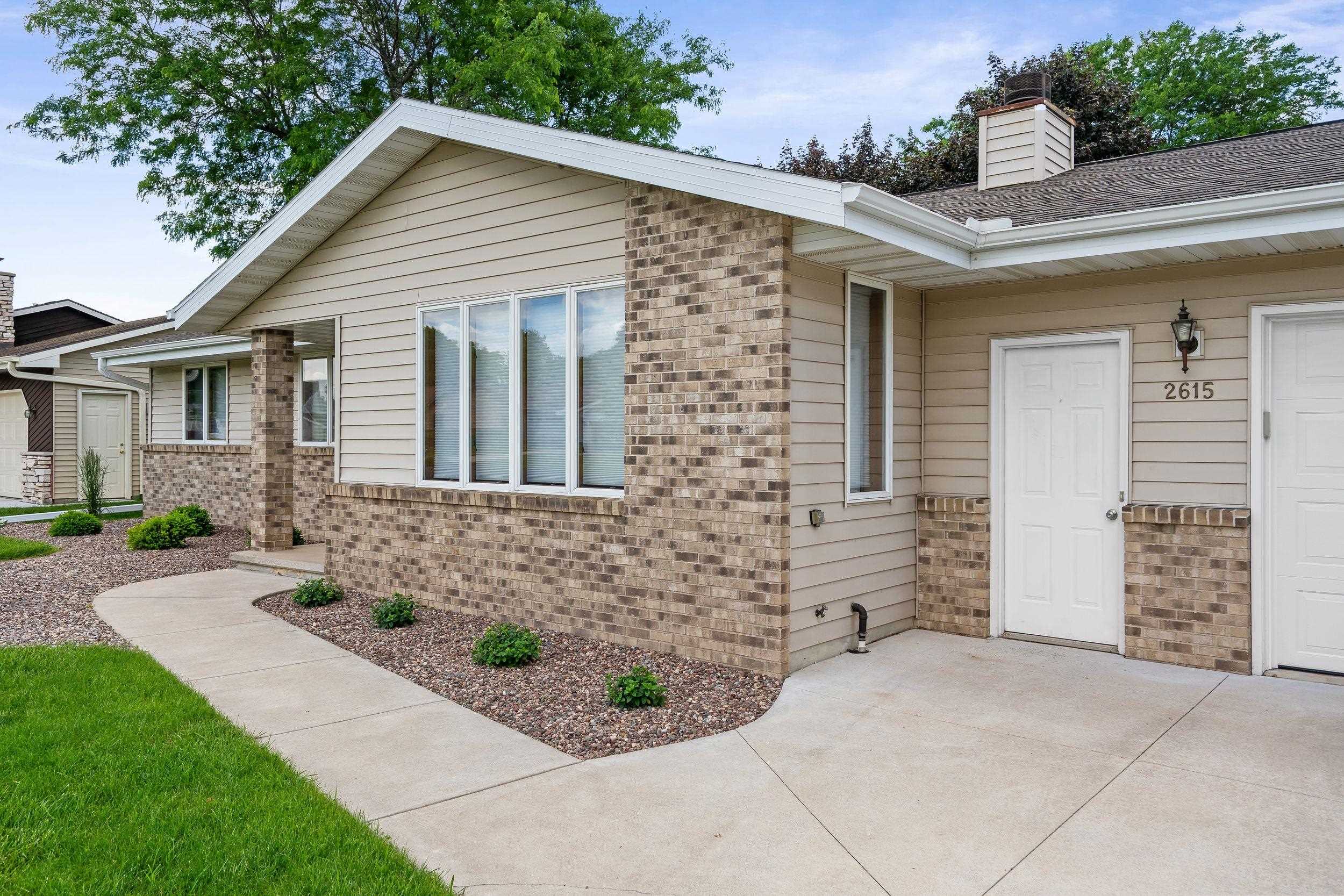 2615 West Sunnyview Circle Appleton, WI 54914 - Photo 4 of 44