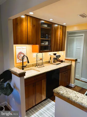 $3,000 | 1109 North Pitt Street, Unit 3C, Alexandria, VA 22314