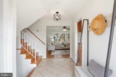 $1,049,900 | 9502 Wallingford Drive, Burke, VA 22015