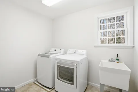 $1,049,900 | 9502 Wallingford Drive, Burke, VA 22015