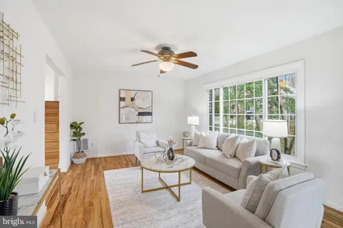 $1,049,900 | 9502 Wallingford Drive, Burke, VA 22015