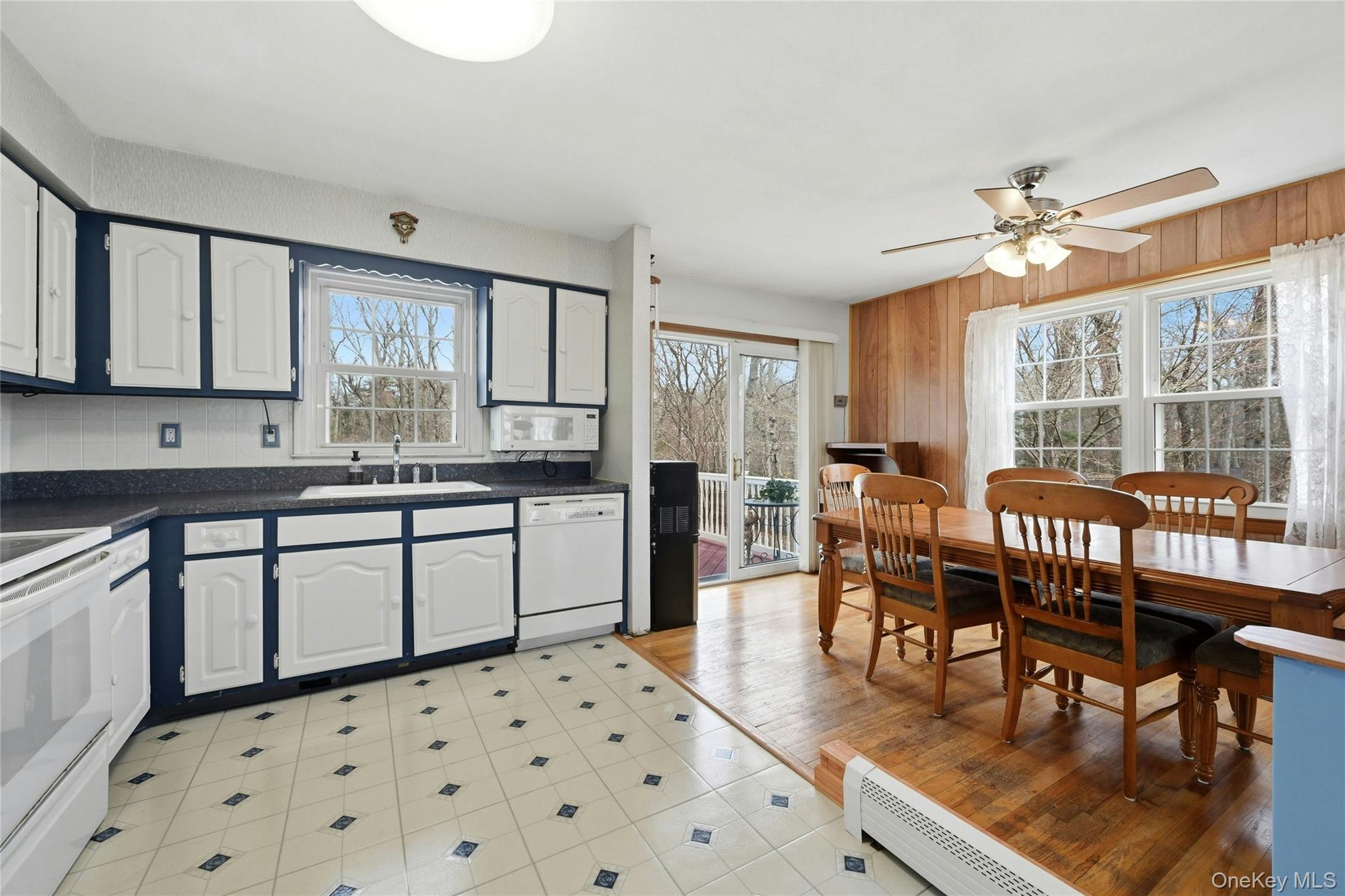 41 North Country Road Shoreham, NY 11786 - Photo 11 of 31