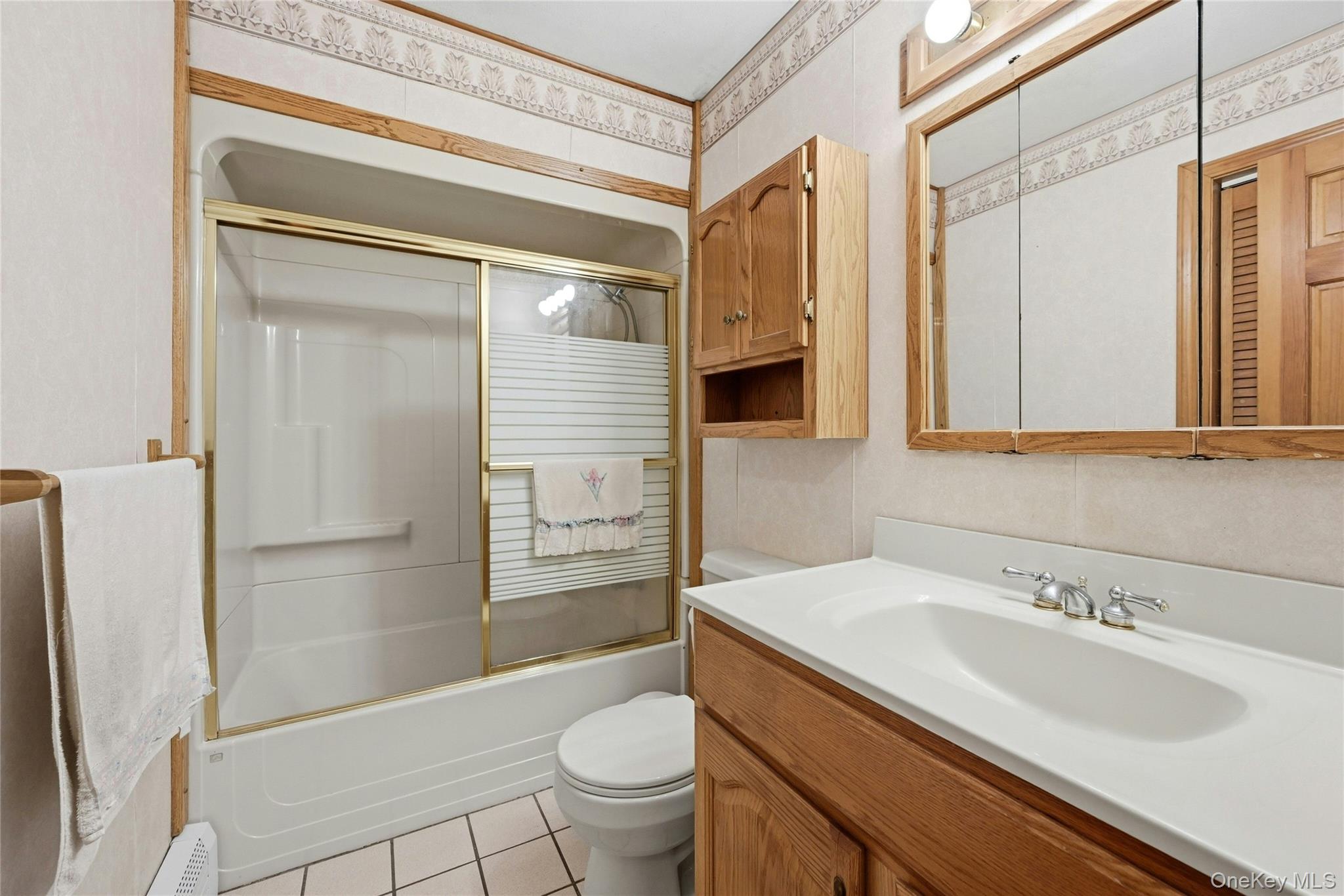 41 North Country Road Shoreham, NY 11786 - Photo 12 of 31 Hall Bath