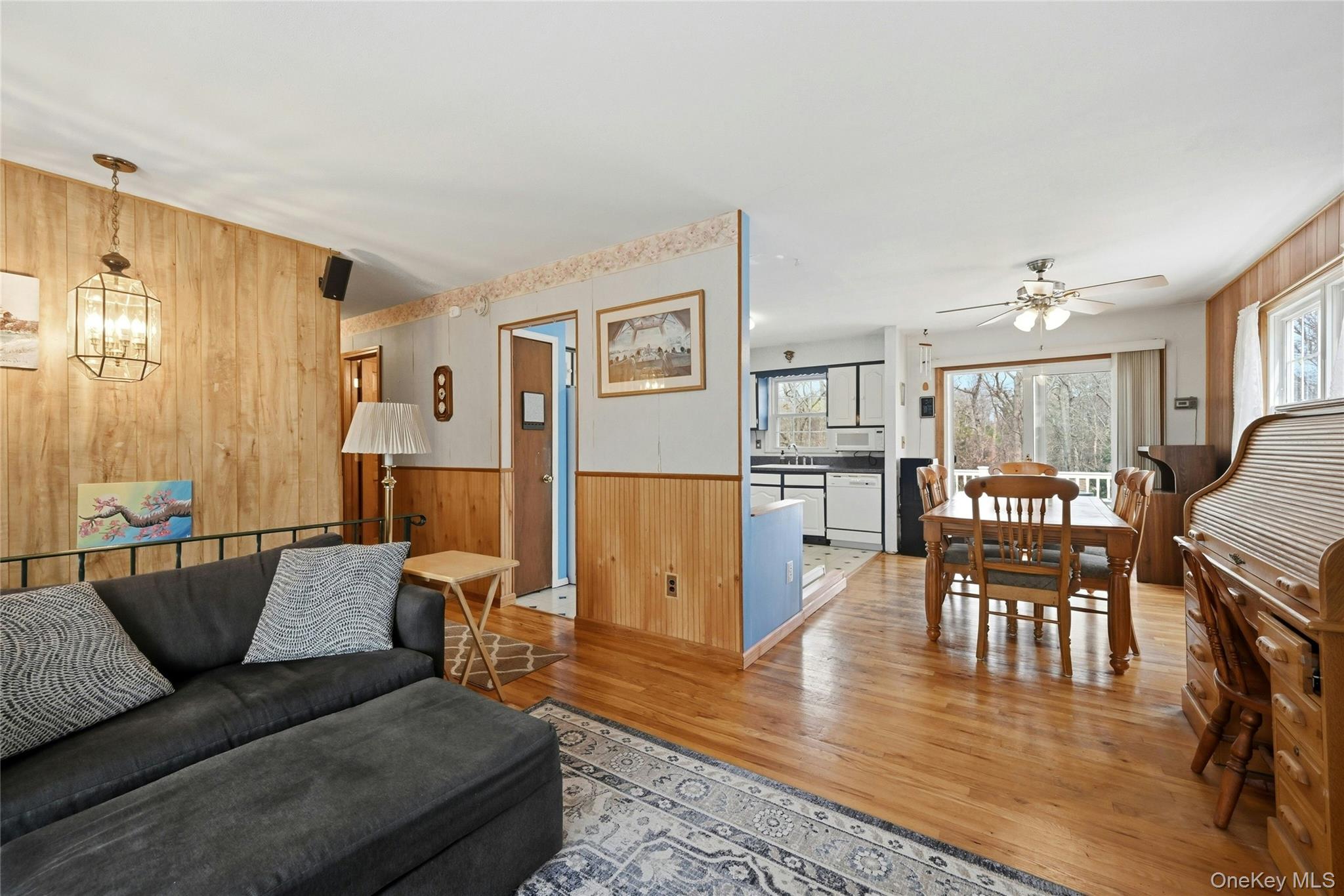 41 North Country Road Shoreham, NY 11786 - Photo 6 of 31 Looking towards the Dining Area