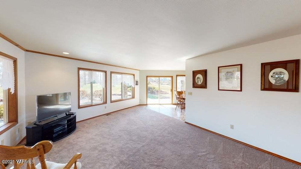 301 Red Tail Road Yakima, WA 98908 - Photo 12 of 52 a living room with furniture and a flat screen tv
