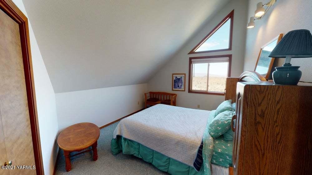 301 Red Tail Road Yakima, WA 98908 - Photo 24 of 52 a bedroom with a bed chair and window